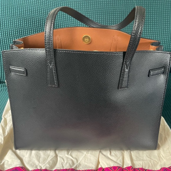 Tory Burch | Walker Medium Bag - Picture 5 of 10